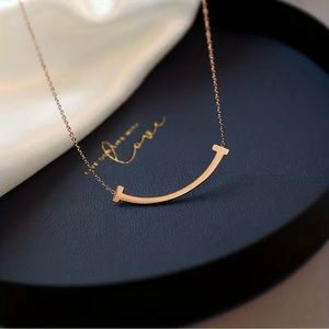 NWT 18K Gold Plated Smiley Necklace Clavicle Chain
